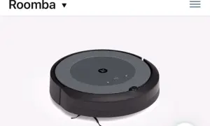 Aspiradora Roomba negra, lista para limpiar tu hogar. Imagina controlarla con Alexa.