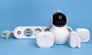 Dispositivos de hogar inteligente: cámara, sensores y regleta. Alexa necesita wifi para funcionar con estos aparatos.