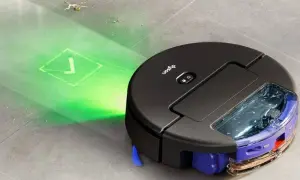 Robot aspirador Dyson proyecta luz verde para mapear el suelo, ideal para parquet.