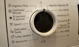 Selector de programa sport lavadora. Opciones: Algodón, Sintéticos, Lana, Rápido, Mix, Higiene Plus, Camisas, Ropa Oscura, Delicado, Limpieza tambor, Nocturno.