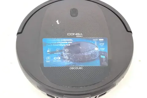 Robot aspirador Conga 2290 negro con etiqueta de navegación ordenada y limpieza eficiente.
