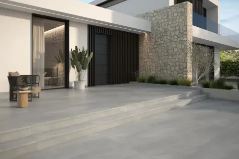 Elegantes suelos para entradas de casas, con escalones de piedra y un diseño moderno que invita a entrar.