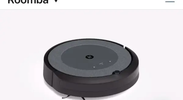 Aspiradora Roomba negra, lista para limpiar tu hogar. Imagina controlarla con Alexa.