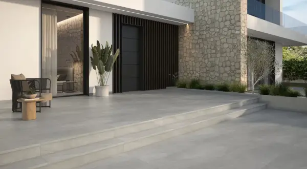 Elegantes suelos para entradas de casas, con escalones de piedra y un diseño moderno que invita a entrar.