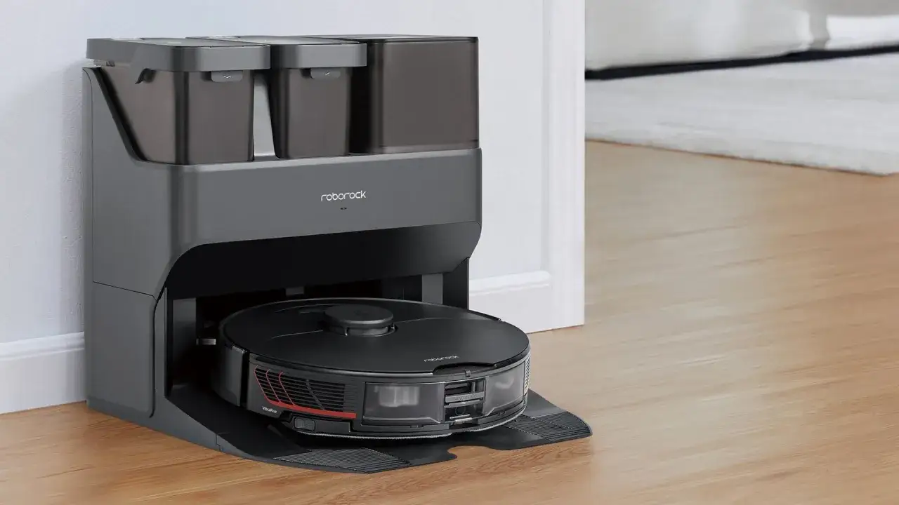 Robot aspirador Roborock en su base, listo para cargar. Esperemos que no muestre un error 99 Roomba.
