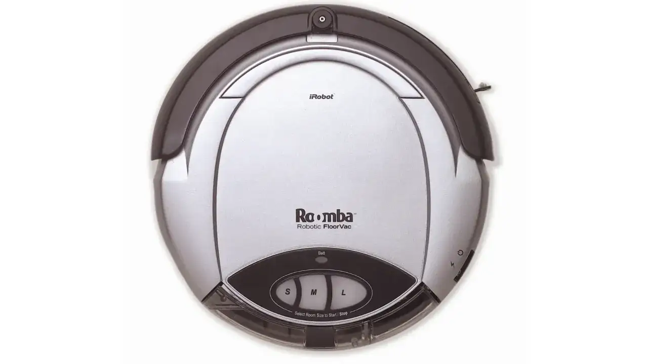 Un aspirador Roomba de modelos antiguos, redondo y plateado, con botones S, M, L para seleccionar el tama&ntilde;o de la habitaci&oacute;n.