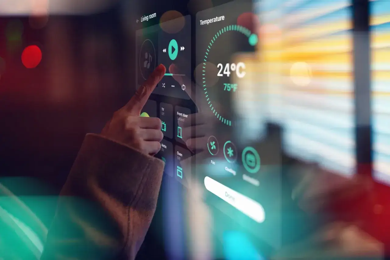 Control de temperatura y luces del sal&oacute;n con la ayuda de la app Alexa.