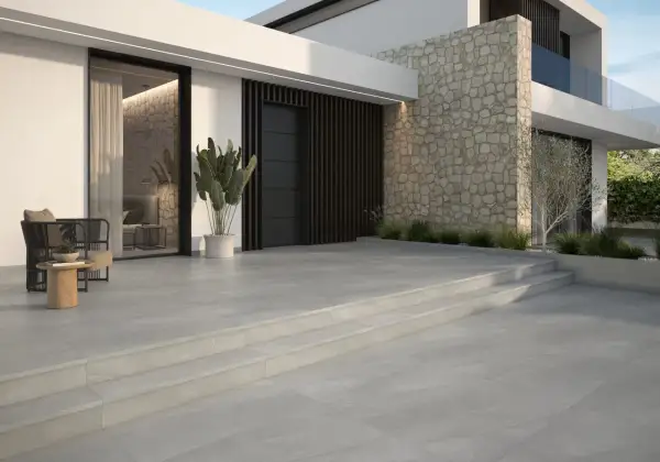 Elegantes suelos para entradas de casas, con escalones de piedra y un diseño moderno que invita a entrar.