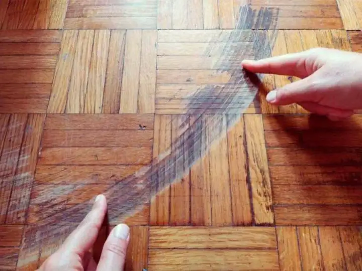 Reparar arañazos en parquet - Guía para no empeorar el suelo